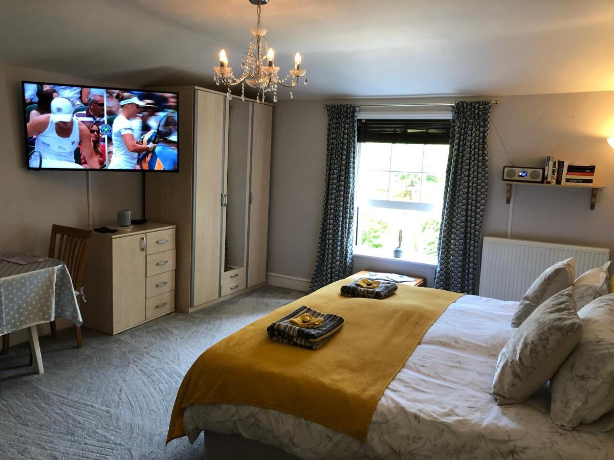 Apartamento Little Gem With Private Hot Tub - Up To 25 Percent Off Ferry Shanklin Exterior foto