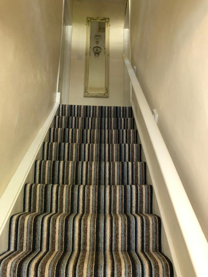 Apartamento Little Gem With Private Hot Tub - Up To 25 Percent Off Ferry Shanklin Exterior foto