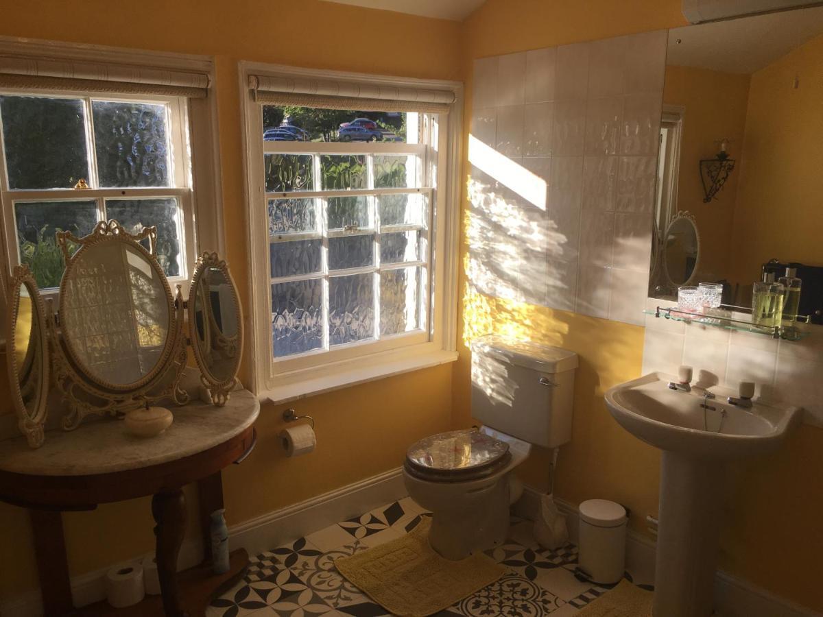 Apartamento Little Gem With Private Hot Tub - Up To 25 Percent Off Ferry Shanklin Exterior foto